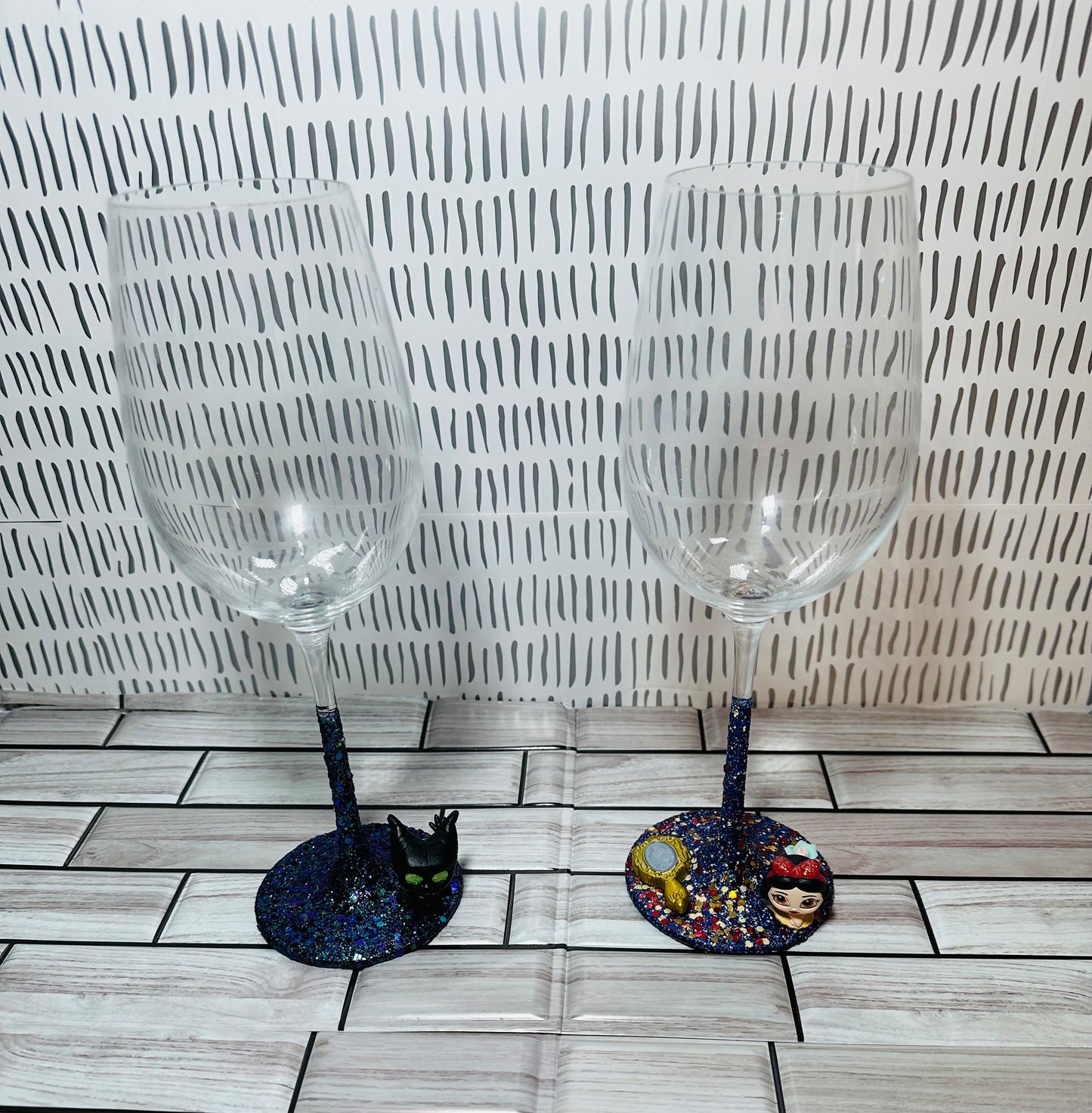 Villian Wine Glass